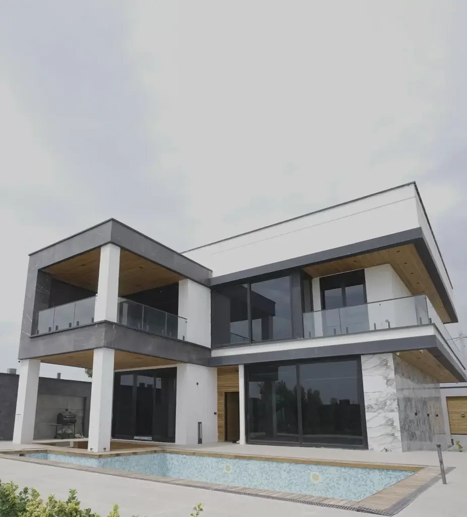 نمای درب و پنجره UPVC در یک ویلای مدرن

