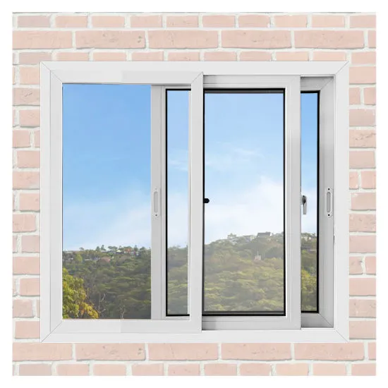 نمای نزدیک از درب سفید UPVC در باغ ویلا